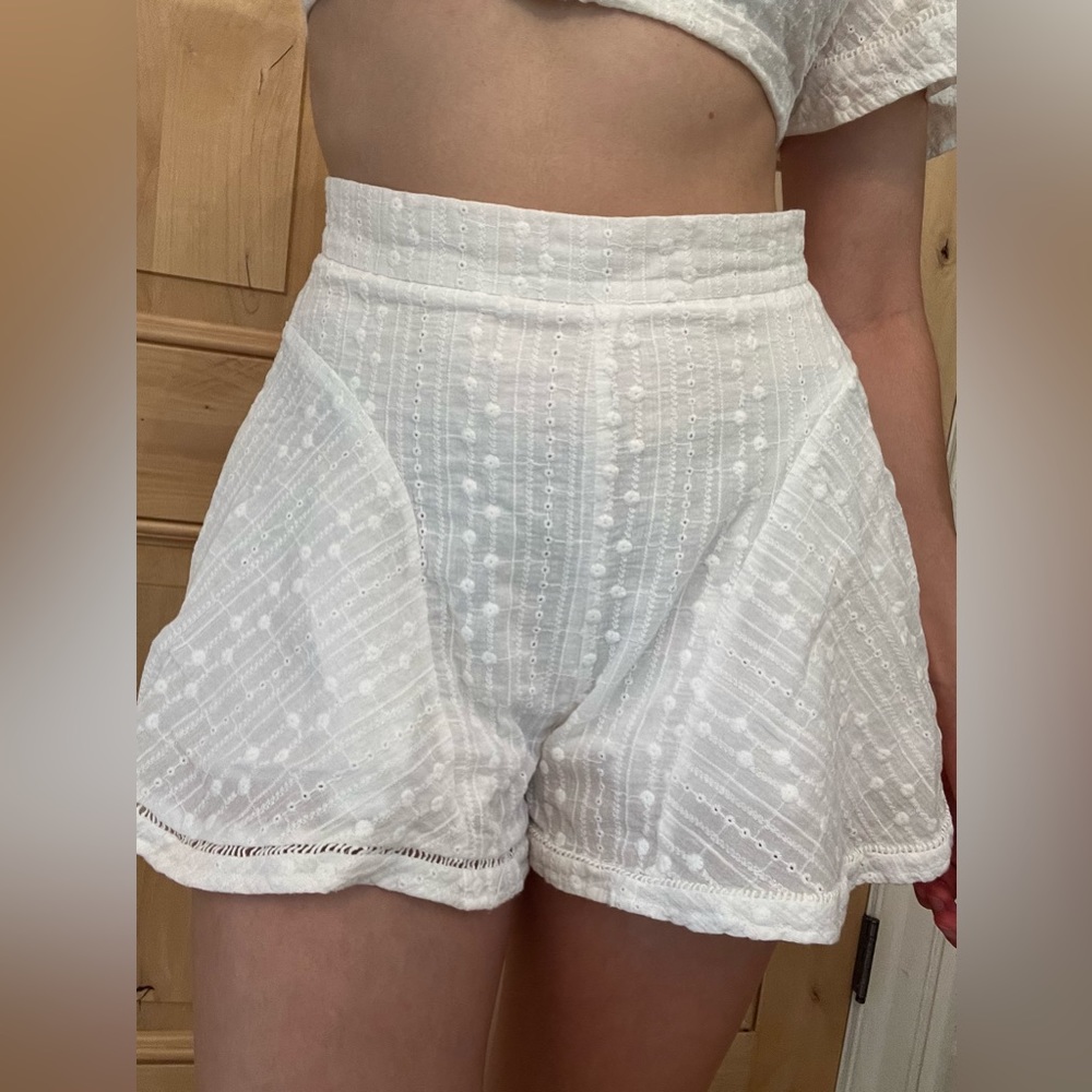 White Eyelet Set - Picture 4 of 8